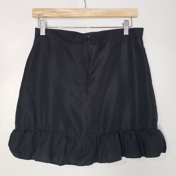 *NWT* Elegant Black Lightweight Ruffle Mini Skirt - Pretty Little Thing - Picture 2 of 5